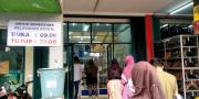 Buru Obat Anti COVID-19, Warga Serbu Apotik di Citra Raya Tangerang