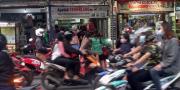 Panik COVID-19, Warga Kota Tangerang Penuhi Apotek 
