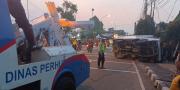 Ugal-ugalan, Mobil Ekspedisi Tabrak Rumah di Jalan Perintis Tangerang