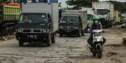 Bikin Jalan Perancis Dadap Tangerang Rusak, Operasional Truk Dibatasi Hanya Pukul 22.00-05.00 WIB