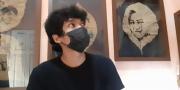 Kreasi Pemuda Pamulang, Sulap Sampah Daun Jati Jadi Lukisan Bernilai Jutaan Rupiah