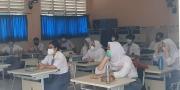 Belum Terbiasa PTM, Sejumlah Siswa Terlambat Masuk Sekolah di Tangsel