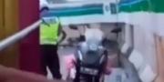 Viral, Tilang Sopir Truk Polisi Minta Bawang Sekarung di Tangerang