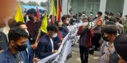 Serbu Kantor Pemerintahan Kota Tangsel, Puluhan Mahasiswa Kritik Kinerja PT PITS