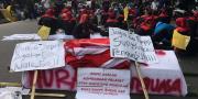 Tuntut UMK Naik 13,50%, Buruh Kawal Rapat Depeko di Disnaker Kota Tangerang 