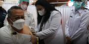 Wali Kota Tangsel Benyamin Jadi Penerima Pertama Vaksin Booster 