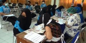 Puluhan Pelajar Kota Tangerang Diswab PCR Acak