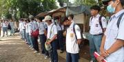 Lagi Asyik Bolos di Pinggir Rawa Pinang Tangerang, Puluhan Pelajar Dirazia