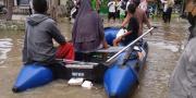 Banjir Rendam Rumah 350 KK di Pakuhaji Tangerang, BPBD Terjunkan Perahu Karet