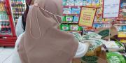 Meski Dibatasi, Stok Minyak Goreng Murah di Minimarket Tangsel Ludes Diserbu Warga