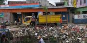 Tumpukan Sampah di Sungai Kalimati Teluknaga Akhirnya Diangkut
