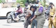 Belasan Gelandangan dan Manusia Silver di Kabupaten Tangerang Diangkut Satpol PP