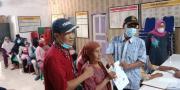 Polisi Kawal Penyaluran BLT Minyak Goreng dan BPNT di Kabupaten Tangerang