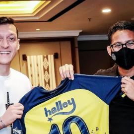 Kocak, Mesut Ozil Salah Sebut Sandiaga Uno Gubernur Tangerang