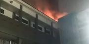 SMK PGRI 1 Tangerang Terbakar, Mahasiswa Kewalahan Cari Alat Pemadam