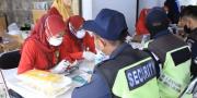 Pegawai dan Buruh di Pasar Induk Tanah Tinggi Tangerang Diskrining TB Paru