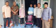 Bersama Pemkab Tangerang, PWI Salurkan Kursi Roda dan Sembako di Tigaraksa