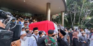 Usai Disalatkan di UIN Ciputat, Ketua Dewan Pers Dimakamkan di Makam Pahlawan Kalibata