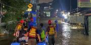 Banjir, Jalan Raya Jombang Tangsel Ditutup