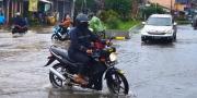 Banjir Rendam Perumahan Villa Tangerang Elok dan Permata Pasar Kemis