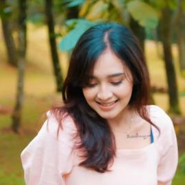 Rara Pramesti, SPG Cantik Tangerang Meniti Karir Sebagai Penyanyi