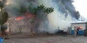 Breaking News! Gudang Kopi Kapal Api di Cikupa Tangerang Terbakar