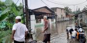 Banjir Lumpuhkan Akses Jalan 2 Kampung di Tigaraksa Tangerang