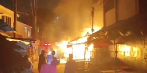  Kawasan Pasar Lama Tangerang Kebakaran saat Ramai Pengunjung, 8 Ruko Ludes