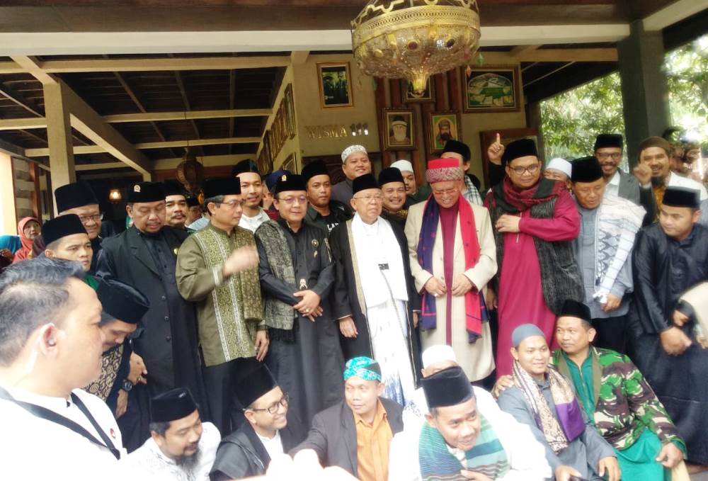 Calon Wakil Presiden KH Mar'uf Amin beserta rombongan