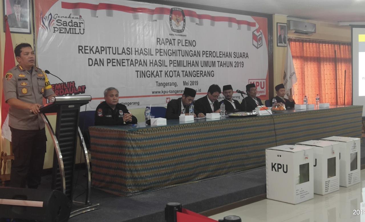 Suasana rapat pleno terbuka rekapitulasi suara Pemilu 2019 di kantor KPU Kota Tangerang, Sabtu (4/5/2019).