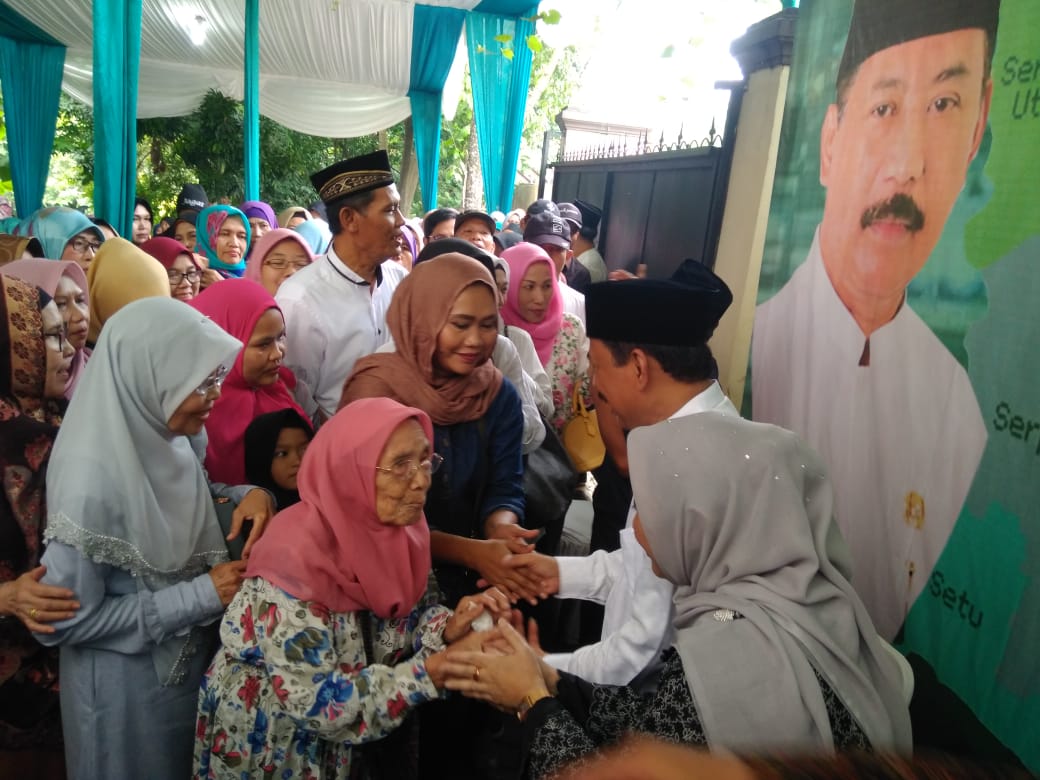 Tampak Sekretaris Daerah (Sekda) Kota Tangerang Selatan, Muhamad saat memberikan sambutannya dalam kegiatan halalbihalal dan open house dikediamannya, Jalan Bhakti Nomor 31, Ciputat, Tangsel, Sabtu (15/6/2019).