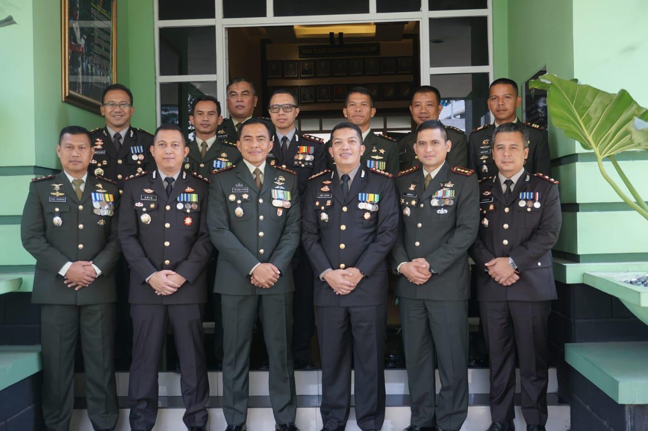 Suasana Polres Tangerang Selatan (Tangsel) saat memberikan kejutan kepada TNI di Markas Kodim 0506 Tangerang dalam memperingati hari jadi TNI ke-74.