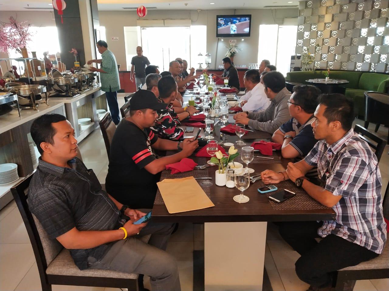 Jajaran PT Krakarau Posco saat berdiskusi dengan para pengusaha lokal Cilegon yang mengatasnamakan Jaringan Pengusaha Ring 1 (Japr1).