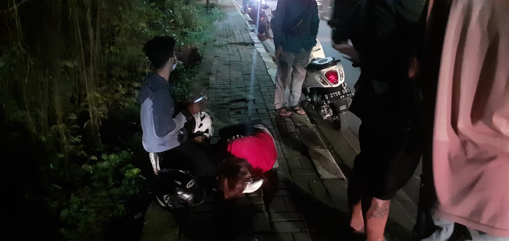 Seorang pengendara motor tewas ditempat karena menghajar jalan berlubang DI Jalan rusak Daan Mogot, Tanah Tinggi, Kota Tangerang, Selasa (23/2/2021) petang.