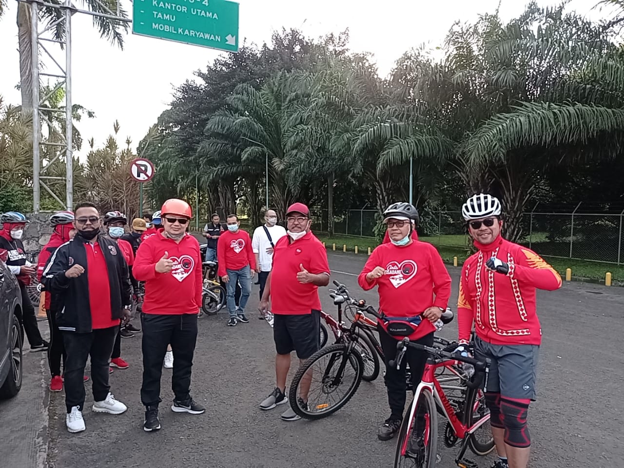 DPC PDI Perjuangan Tangerang Raya menggelar acara bersepeda Sehat, Minggu (28/2/2021) pagi.