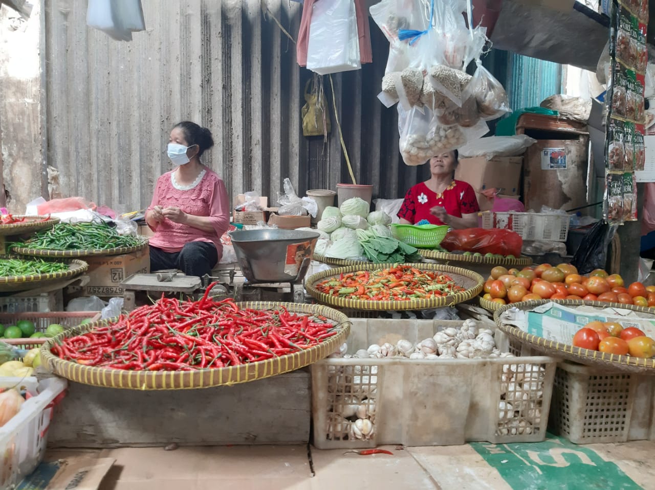 Pedagang Pasar Cimanggis Ciputat Tangerang Selatan, Senin (1/3/2021).