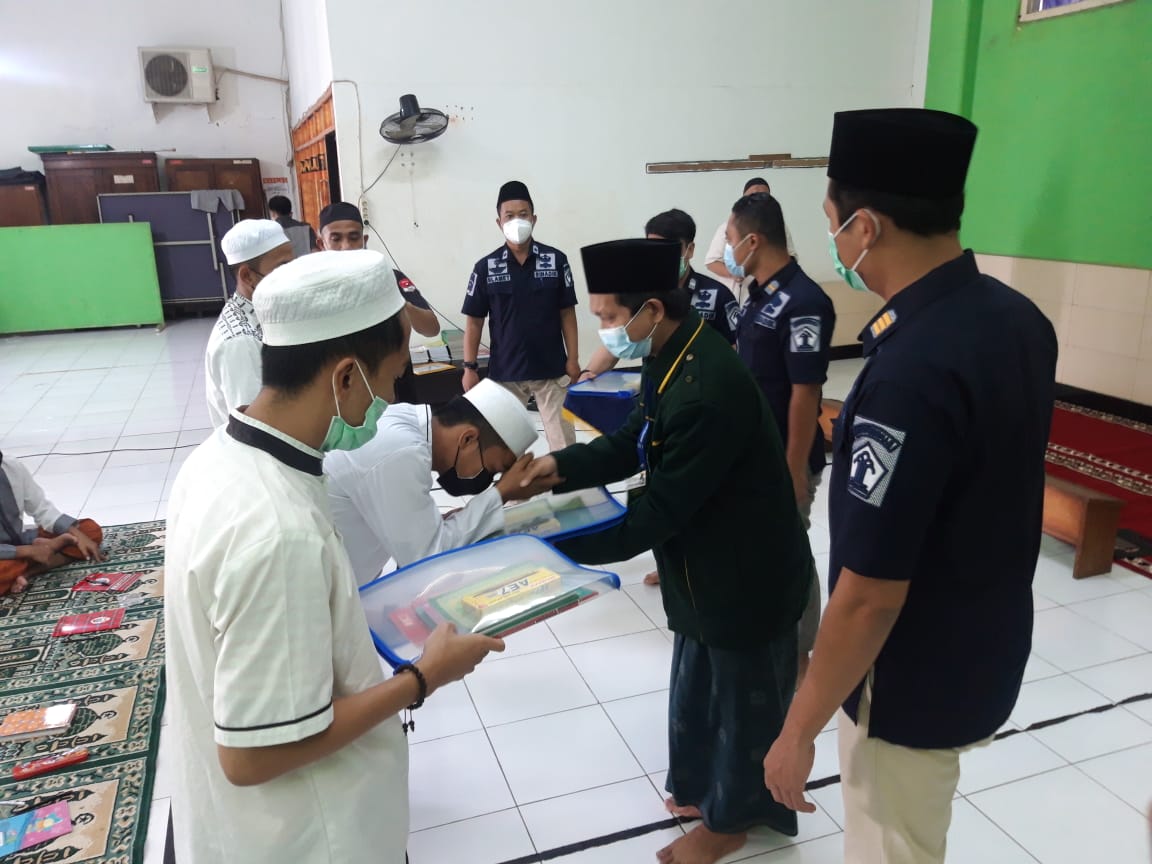 	Kegiatan pesantren kilat Ramadan 1442 H yang digelar di Aula Pondok Pesantren At-Taubah Blok C Lapas Pemuda Tangerang, Kamis (15/4/2021).