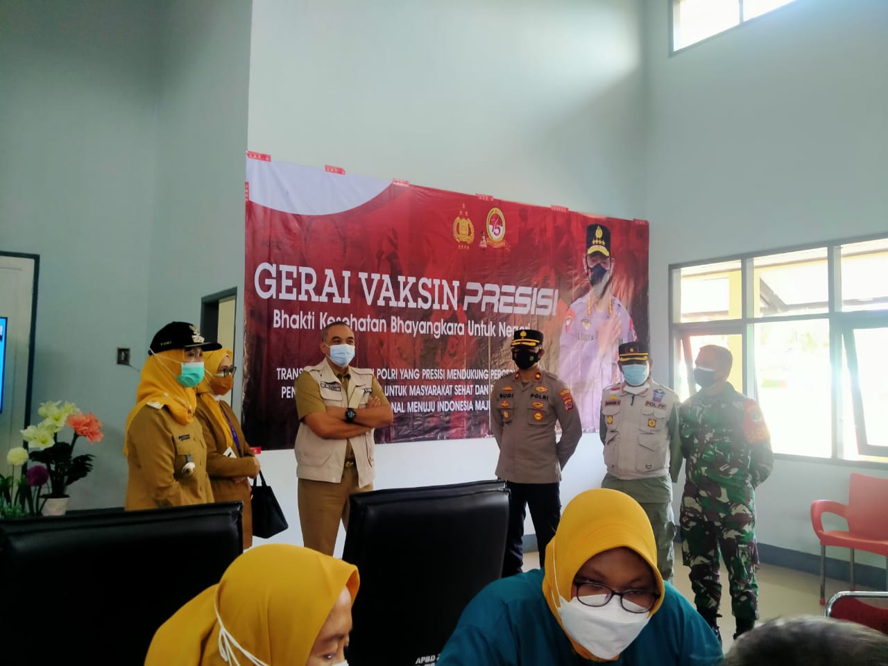 Kegiatan vaksinasi massal guna mencegah penyebaran COVID-19 yang di tinjau langsung oleh Bupati Tangerang Ahmad Zaki Iskandar.