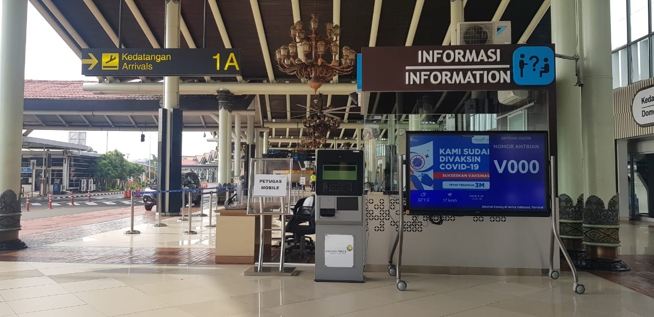 Tempat pelaksanaan program Serbuan Vaksinasi yang diperuntukkan bagi pekerja bandara dan keluarga digelar pada 9 - 10 Juli 2021 di Terminal 1 Bandara Soekarno-Hatta.
