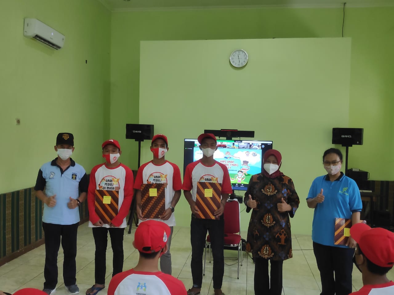 Lembaga Pembinaan Khusus Anak (LPKA) Klas 1 Tangerang memberikan remisi kepada puluhan anak didik pemasyarakatan (andikpas) dalam rangka memperingati hari Anak Nasional 2021.