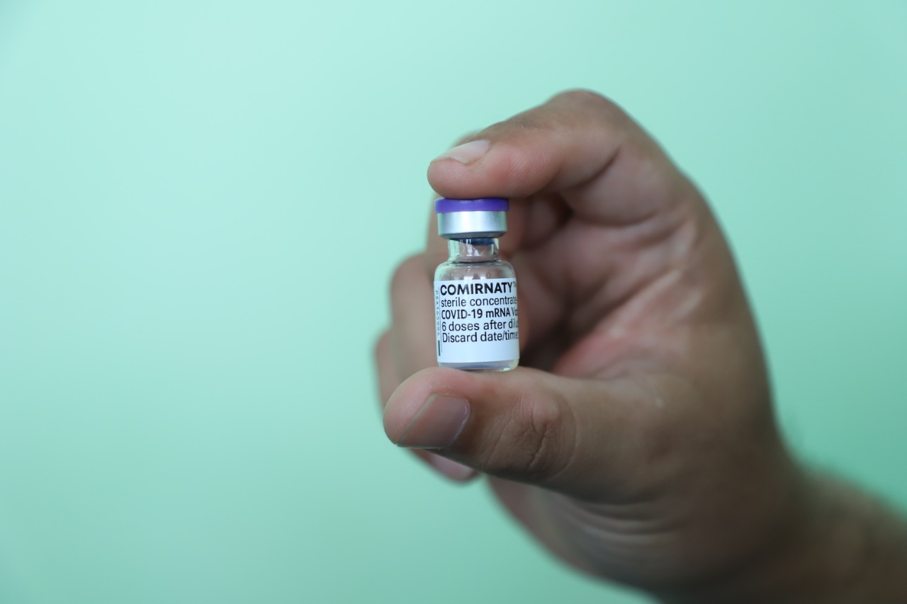 	Vaksin Covid-19 jenis Pfizer.