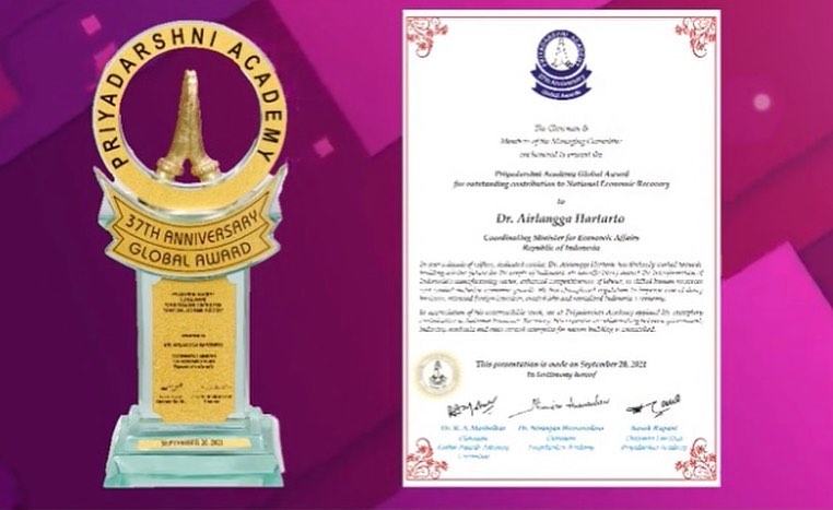Priyadarshni Academy Global Award for Outstanding Contribution to National Economic Recovery, pada pelaksanaan the 37th Anniversary Global Awards Function secara virtual , pada Senin 20 September 2021.