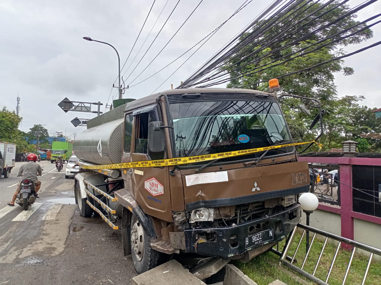 Kecelakaan Maut Truk Tangki Bahan Kimia Tabrak 6 Pemotor Di Balaraja ...