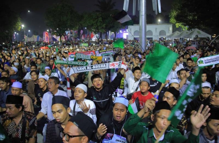 Meski Diguyur Hujan, Ribuan Warga Tumpah Ruah Ikut Tangerang ...