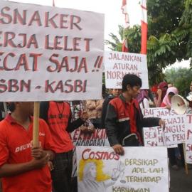 Puluhan Buruh Pt Star Cosmos Demo Tuntut Thr