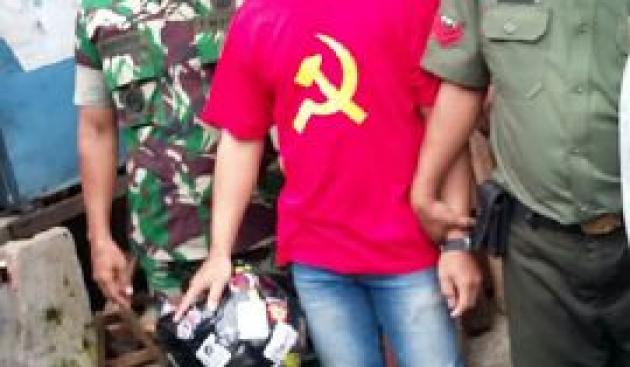 Pakai Kaos  Palu Arit Kuli  Proyek di Tangsel Diamankan TNI Pakai Kaos  Palu Arit Kuli  Proyek di Tangsel Diamankan TNI