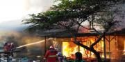 Kebakaran Hanguskan Lapak & Rumah di Tangerang