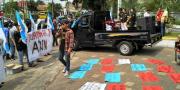 Puspemkot Tangsel Digeruduk Puluhan Pemuda Demo PPDB