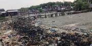 Muara Sungai Dadap Tangerang Sesak dengan Sampah