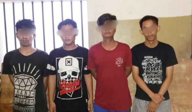Empat Pengedar 58 Paket Sabu di Perbatasan Ciledug Empat Pengedar 58 Paket Sabu di Perbatasan Ciledug